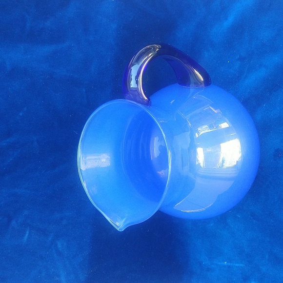 Stunning Hand Blown 36 oz. Cobalt Handled Baby Blue Glass Pitcher - Picture 3 of 4